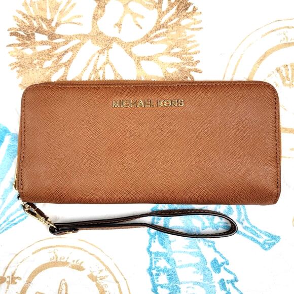Michael Kors Handbags - Michael Kors Jet Set Continental Saffiano Leather Wristlet Wallet Organizer